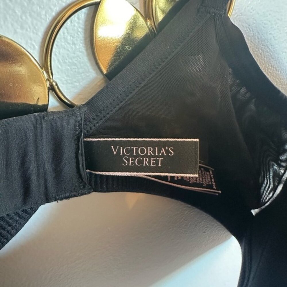 SOLD- Victorias Secret Sports Bra 36DD Wire free Lightweight Black Switch Straps - Picture 2 of 10